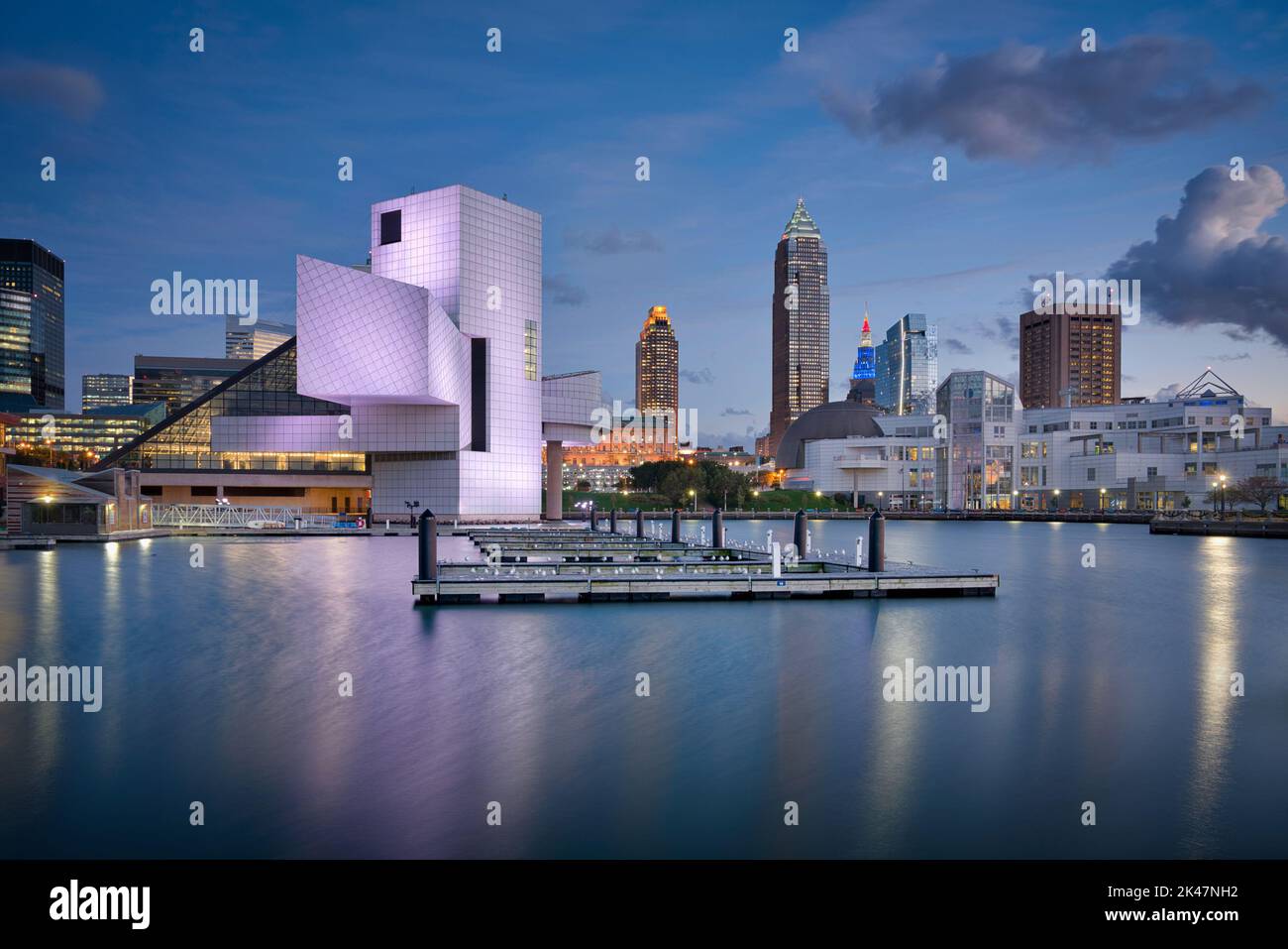 Foto der Skyline von Cleveland zur blauen Stunde Stockfoto