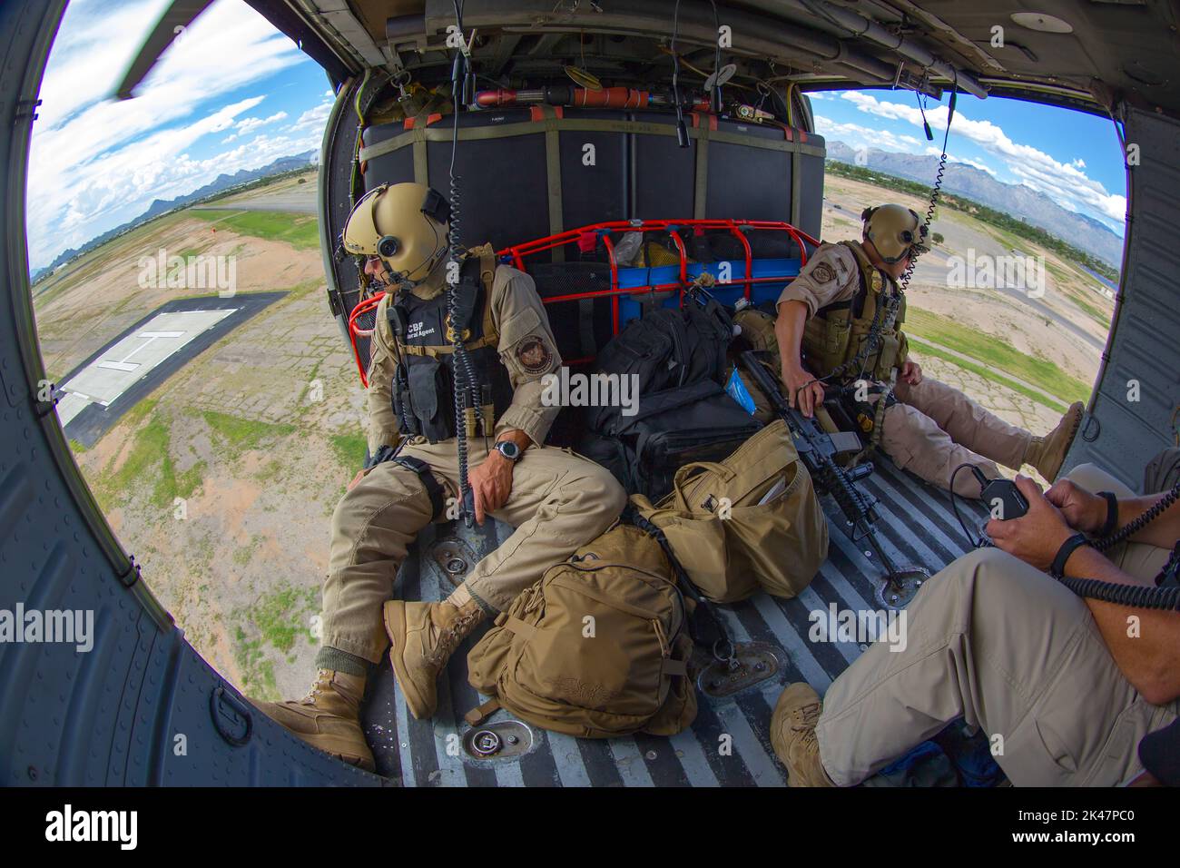 091714: Yuma, AZ - US-Zoll- und Grenzschutzpolizei, Piloten und Crew des US-Büros für Luft und Marine fliegen zur Tethered Aerostat Radar System (TARS)-Website.Fotografin: Donna Burton Stockfoto