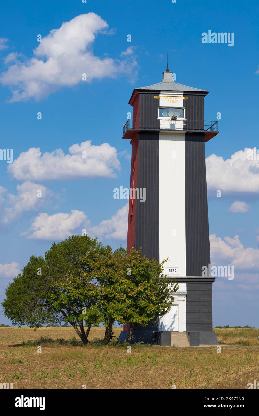 Hablowski Leuchtturm in der Region Cherson in der Ukraine, Ende August. Der Text im Leuchtturm sagt: „Geschenk an den XIX. Kongress der KPdSU“ Stockfoto