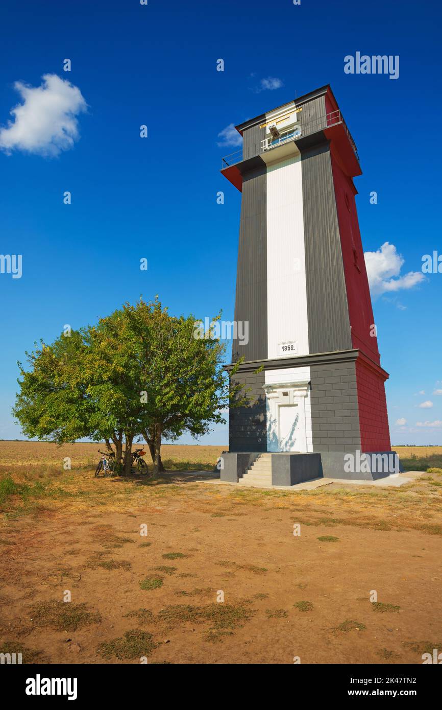 Hablowski Leuchtturm in der Region Cherson in der Ukraine, Ende August. Der Text im Leuchtturm sagt: „Geschenk an den XIX. Kongress der KPdSU“ Stockfoto