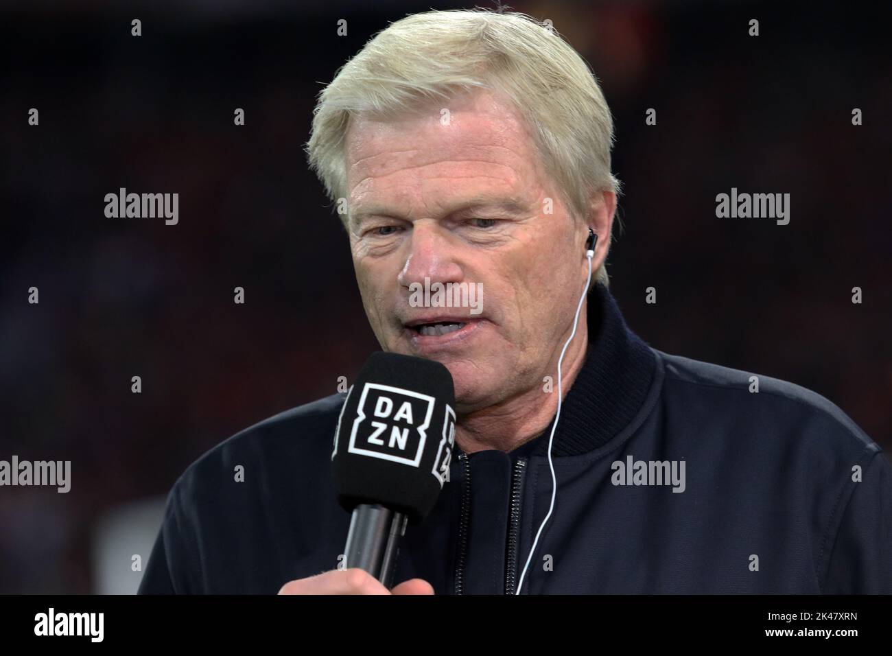 München, Deutschland. 30. September 2022. MÜNCHEN, Deutschland. , . FC BAYERN-Präsident Oliver KAHN Oliver KAHN war in einem TV-Interview von 1994 bis 2008 Hüter der FcBayern - hier beim Bundesliga-Fußballspiel zwischen dem FC Bayern München und Bayer 04 Leverkusen in der Allianz Arena in München am 30. September 2022, Deutschland. DFL, Fussball, (Foto und Copyright @ ATP images/Arthur THILL (THILL Arthur/ATP/SPP) Quelle: SPP Sport Press Foto. /Alamy Live-Nachrichten Kredit: SPP Sport Press Foto. /Alamy Live News Stockfoto