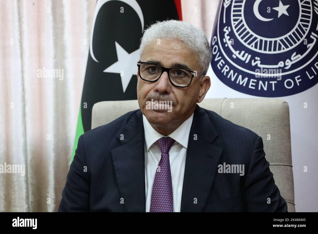 Sirte, Libyen. 30. September 2022. Der designierte Premierminister des Repräsentantenhauses (Hor), Fathi Bashagha, wurde am Sitz seiner Regierung in der zentralen Stadt Sirte gesehen, nachdem seine Regierung bei ihren Versuchen, von Tripolis aus zu arbeiten, gescheitert war, weil „sie kein Blut vergießen oder keine Spaltung entzünden wollte“. (Foto von Islam Alatrash/SOPA Images/Sipa USA) Quelle: SIPA USA/Alamy Live News Stockfoto