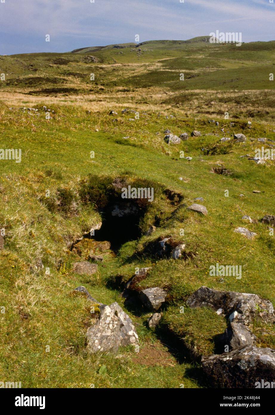 Sehen Sie NNE der teilweise zerstörten und exponierten Passage des