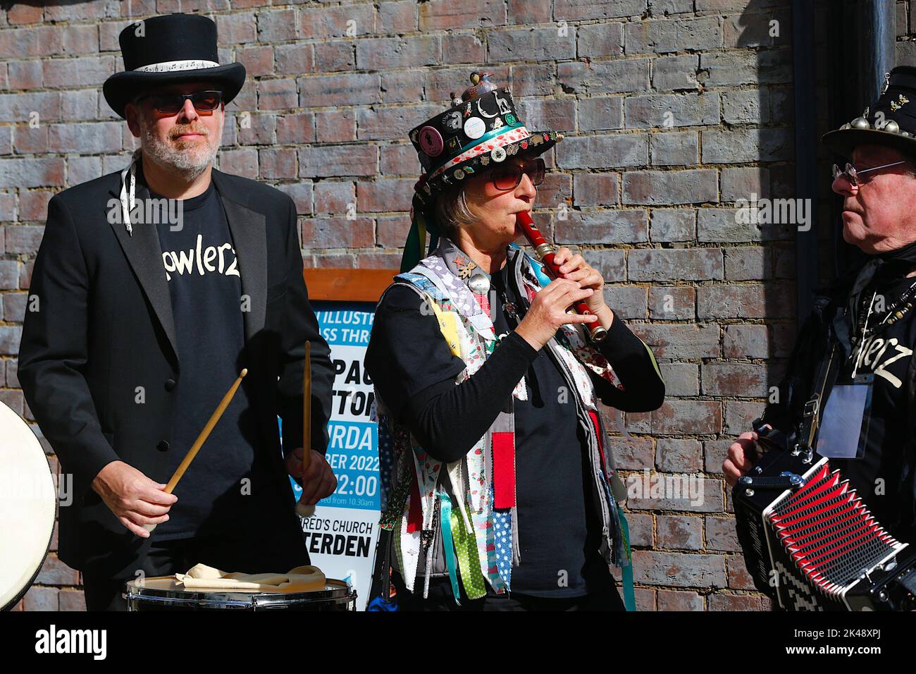 Tenterden, Kent, Großbritannien. 01 Oktober 2022. Das Tenterden-Volksfest ist in vollem Gange, mit Morris, Folk und traditionellem Tanz auf der ganzen Hauptstraße. Foto: Paul Lawrenson/Alamy Live News Stockfoto