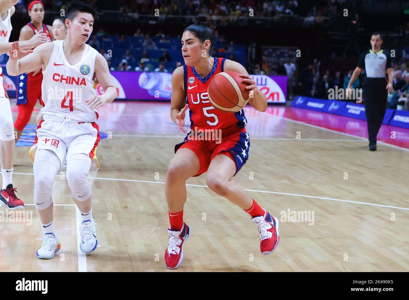 Sydney, Australien, 1. Oktober 2022. Kelsey Plum aus den USA fährt während des FIBA Women's Basketball World Cup Finales zwischen den USA und China am 01. Oktober 2022 im Sydney Super Dome in Sydney, Australien, in den Korb. Quelle: Pete Dovgan/Speed Media/Alamy Live News Stockfoto