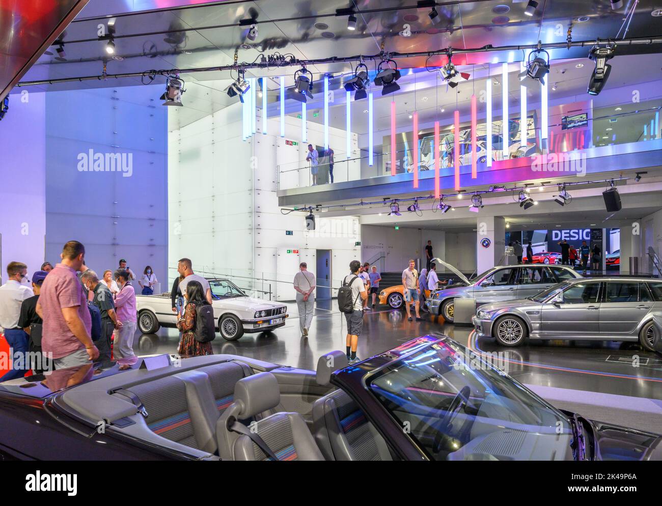 Autos im BMW Museum, München, Bayern, Deutschland Stockfoto