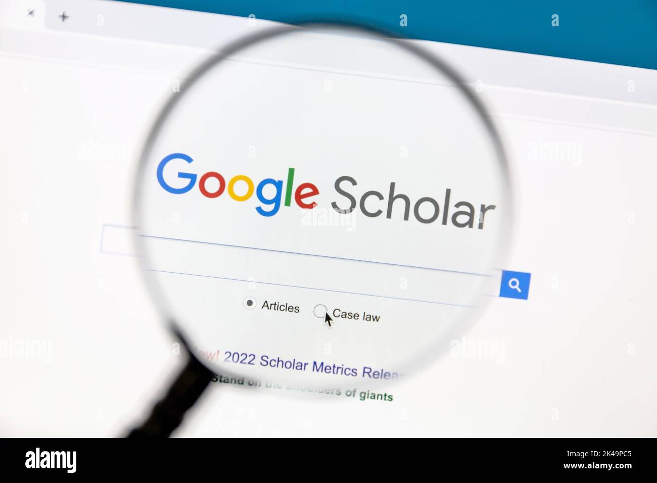 Ostersund, Schweden - 12. Juli 2022: Google Scholar Website auf einem Computerbildschirm. Google Scholar bietet eine einfache Möglichkeit, breit nach wissenschaftlichen l suchen Stockfoto