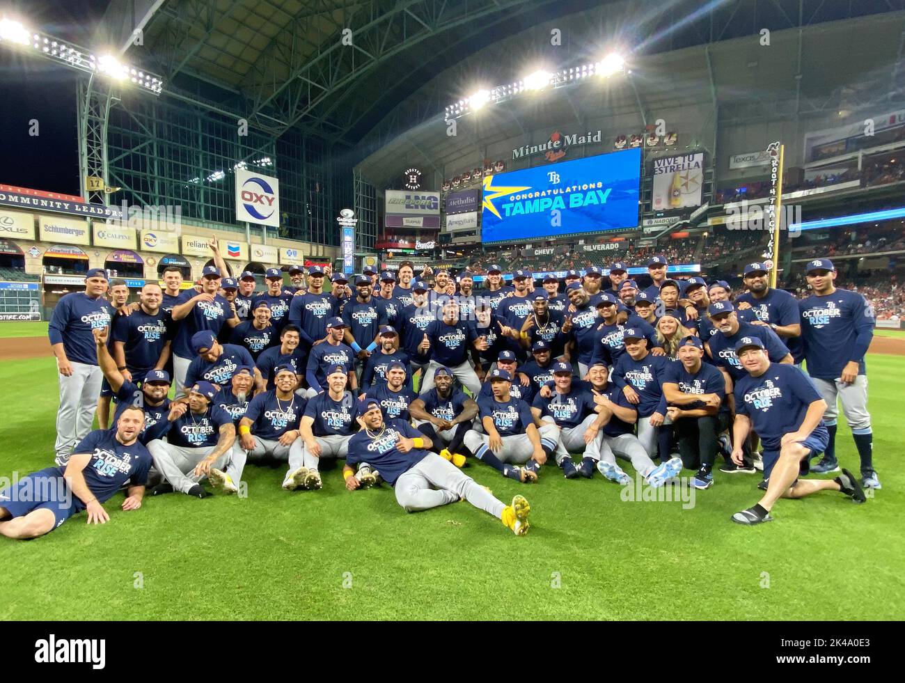 Houston, Usa. 08. Oktober 2021. Die Tampa Bay-Strahlen feiern nach einem Nachsaison-Liegeplatz mit einem Sieg über die Houston Astros im Minute Maid Park in Houston, Texas am Freitag, 30. September 2022. Foto von Kevin M. Cox/UPI Credit: UPI/Alamy Live News Stockfoto