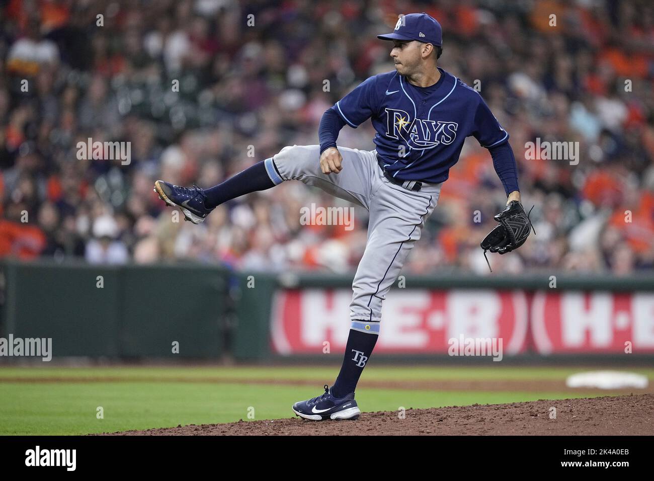 Houston, Usa. 08. Oktober 2021. Der Tampa Bay Rays Relief Pitcher Javy Guerra liefert am Freitag, den 30. September 2022, Alex Bregman von Houston Astros im achten Inning im Minute Maid Park in Houston, Texas. Foto von Kevin M. Cox/UPI Credit: UPI/Alamy Live News Stockfoto