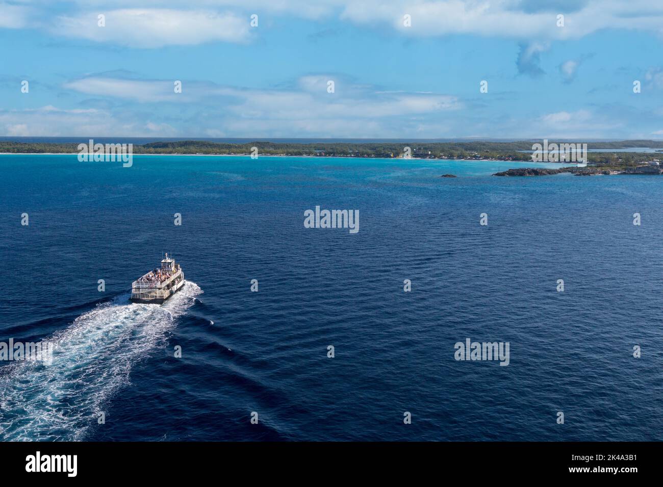 Half Moon Cay, Bahamas. Fähre, Passagiere an Land. Stockfoto Half Moon Cay, Bahamas. Fähre, Passagiere an Land. Stockfoto