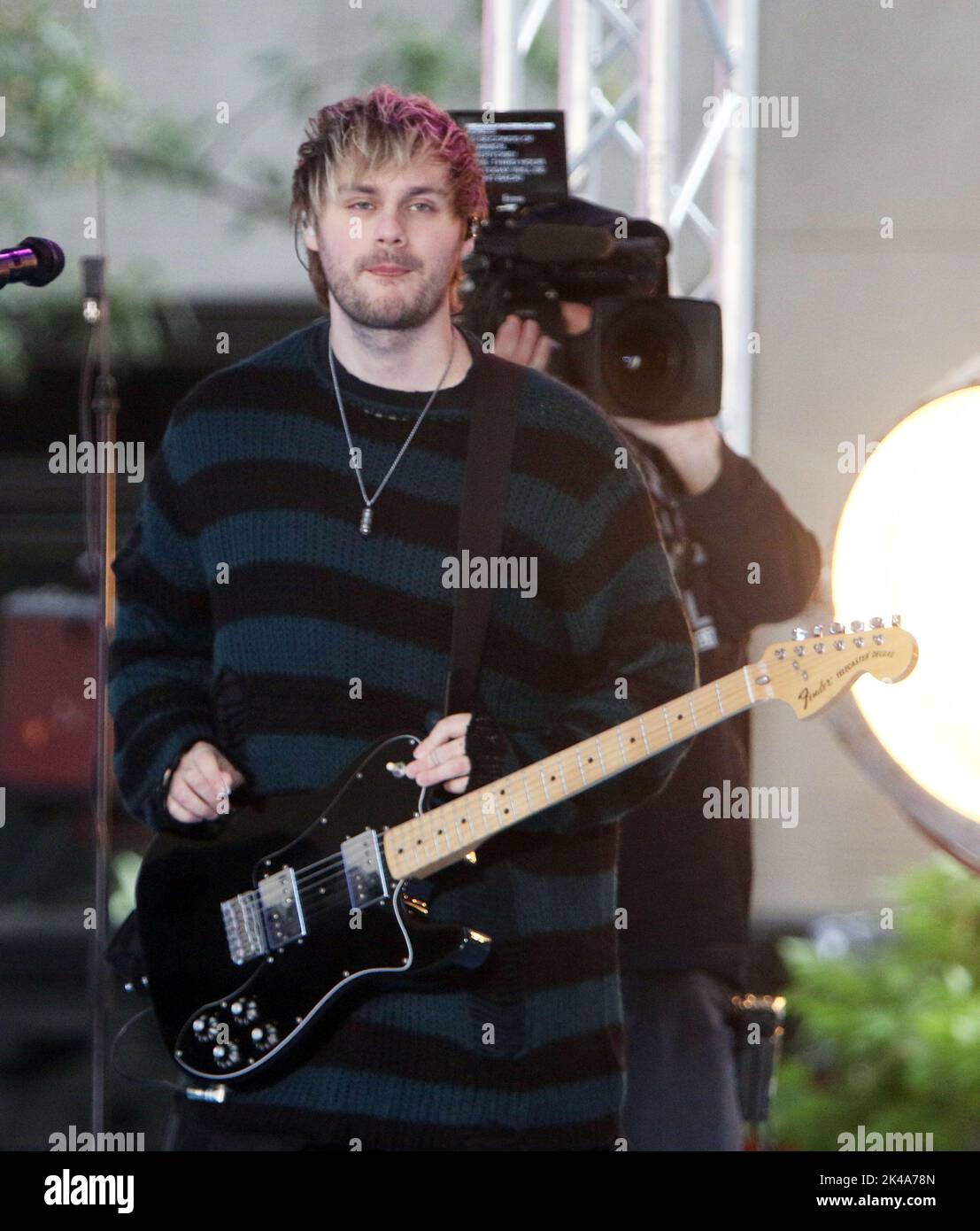 5 Sekunden des Sommers bei der Today Show Citi Concert Series -BILD: Michael Clifford -ORT: New York USA -TAG: 30. Sep 2022 -BILD: ROGER WONG/INSTARimages.com Stockfoto