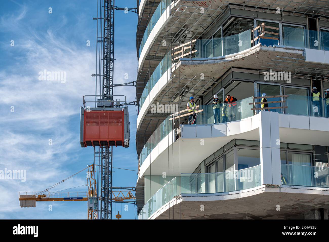 Limassol, Zypern - 07. Februar 2022: Baustelle für Trilogie-Wohnungen Stockfoto