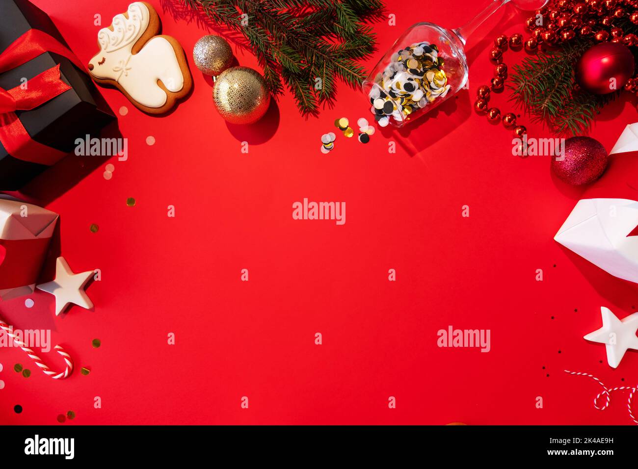 weihnachtskarte Neujahr 2022 festliches Ornament rot Stockfoto