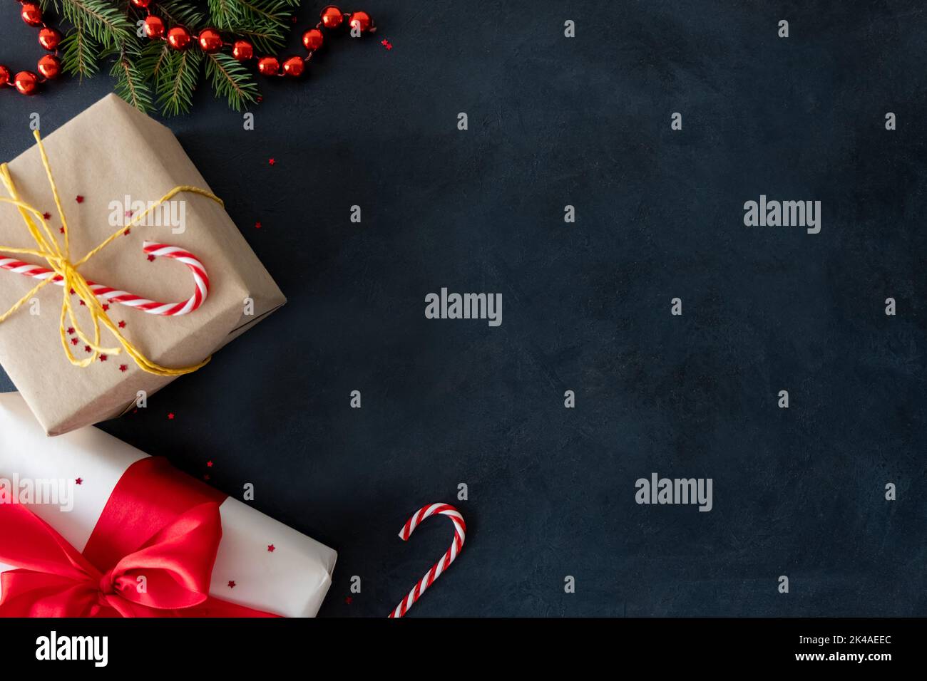 weihnachten Überraschung festliche Hintergrund Geschenkboxen Stockfoto