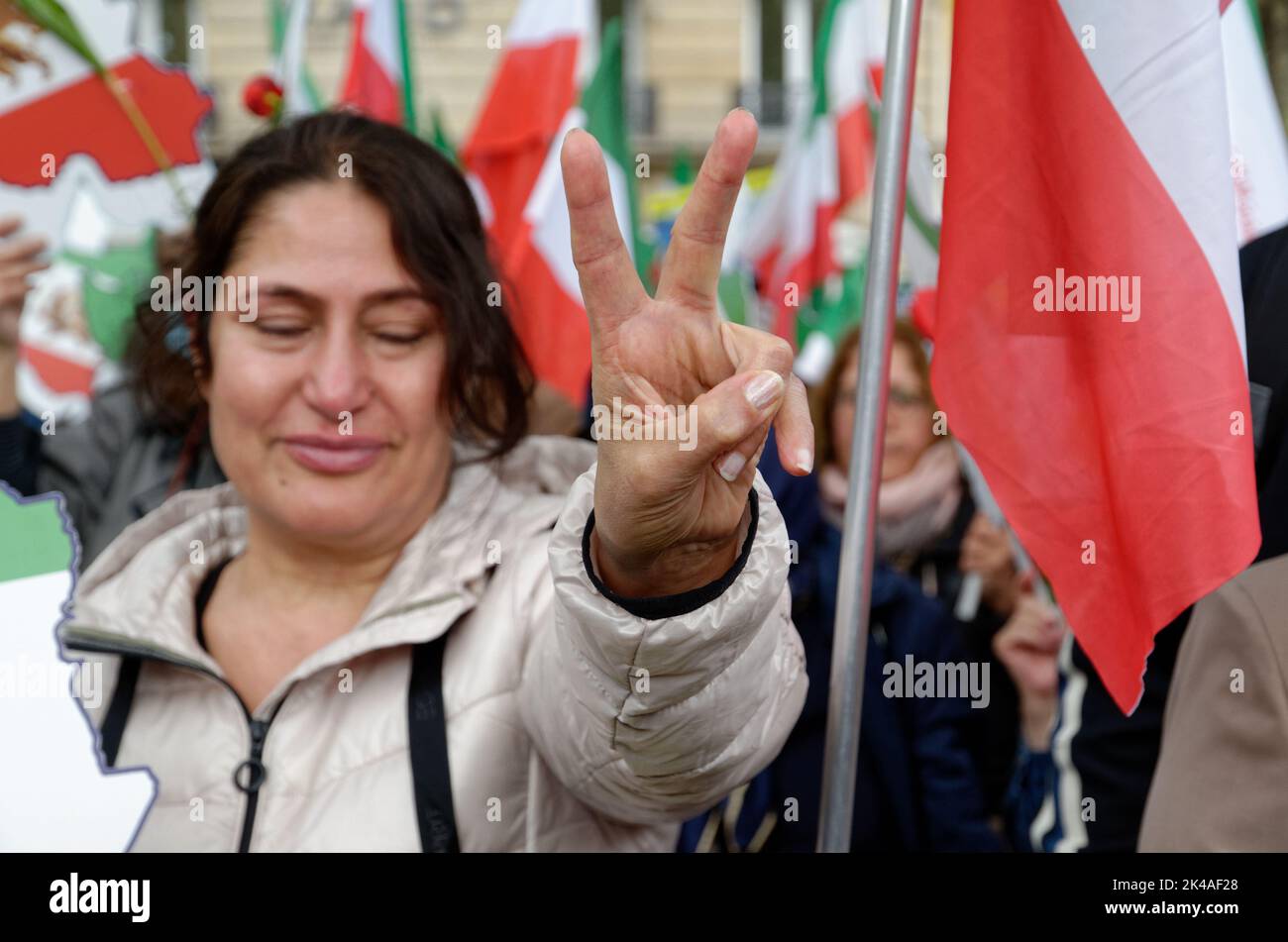 nouveau rassemblement de soutien au peuple iranien qui se révolte contre le régime dictatorial des mollahs Stockfoto