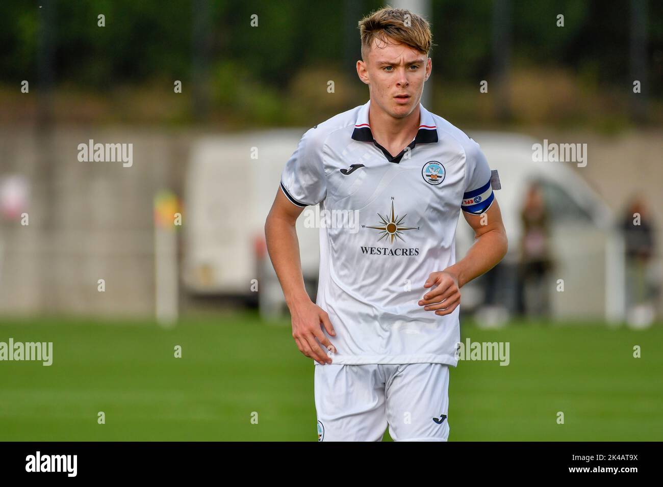 Swansea, Wales. 1. Oktober 2022. Joshua Carey aus Swansea City während des Spiels der Professional Development League zwischen Swansea City unter 18 und Charlton Athletic unter 18 Jahren an der Swansea City Academy in Swansea, Wales, Großbritannien am 1. Oktober 2022. Quelle: Duncan Thomas/Majestic Media. Kredit: Majestic Media Ltd/Alamy Live Nachrichten Stockfoto