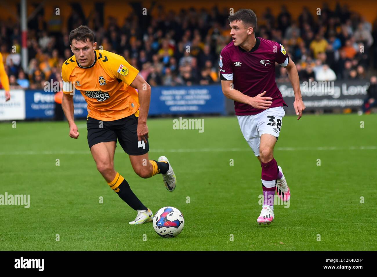 Cambridge, Großbritannien. 1.. Oktober 2022Jason Knight (38 Derby) kontrolliert den Ball während des Spiels der Sky Bet League 1 zwischen Cambridge United und Derby County im R Costings Abbey Stadium, Cambridge am Samstag, 1.. Oktober 2022. (Kredit: Kevin Hodgson | MI News) Kredit: MI Nachrichten & Sport /Alamy Live News Stockfoto