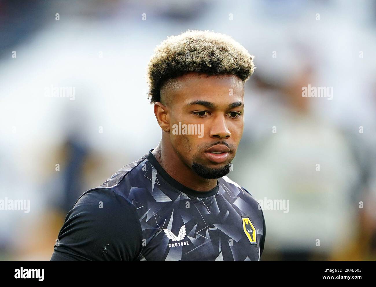 Wolverhampton's Adama Traore macht sich vor dem Premier League-Spiel im Londoner Stadion warm. Bilddatum: Samstag, 1. Oktober 2022. Stockfoto