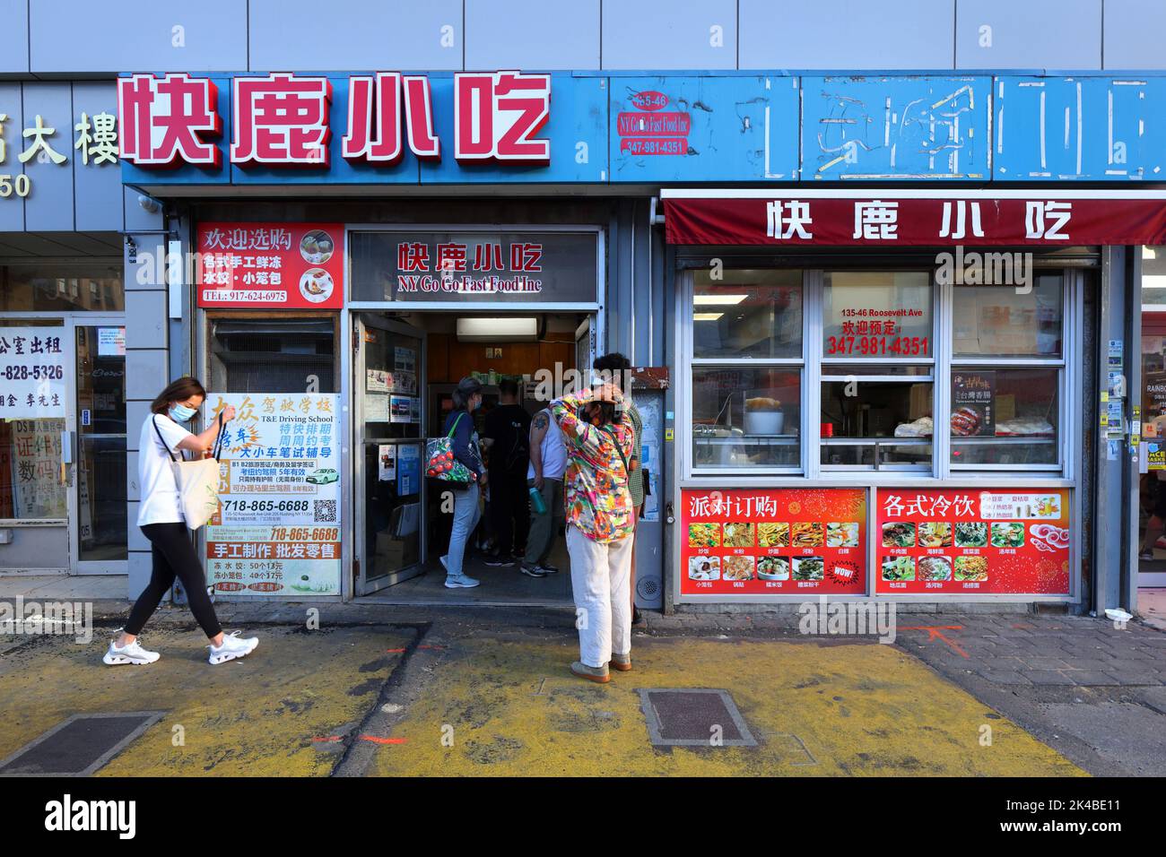 NY Go Go Fast Food 快鹿小吃, 135-50 Roosevelt Ave, Queens, New York. NYC-Schaufensterfoto eines chinesischen Restaurants in Downtown Flushing. Stockfoto