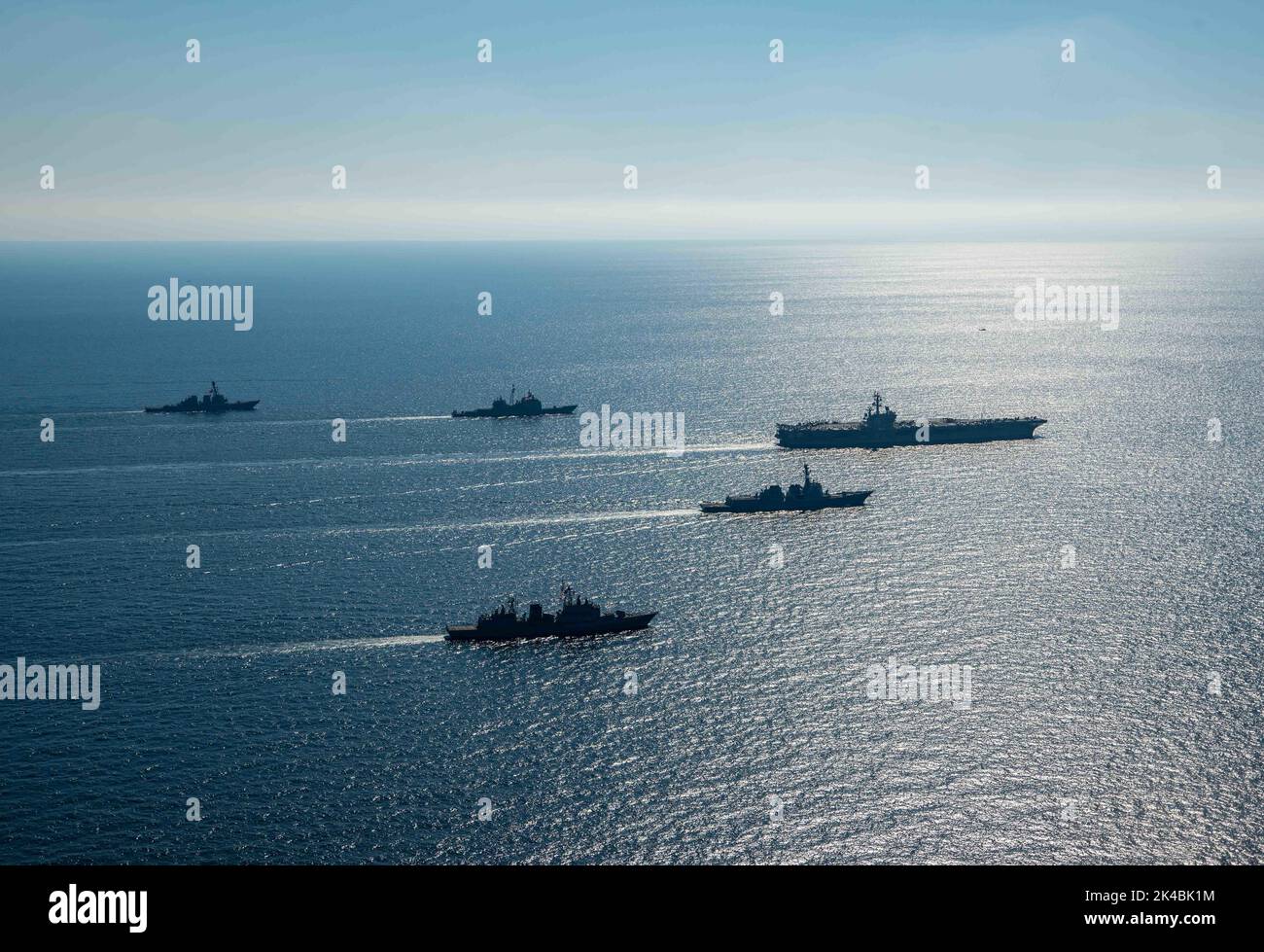 Ronald Roks Uss ronald reagan cvn 76 und uss chancellorsville cg 62 -Fotos und ...