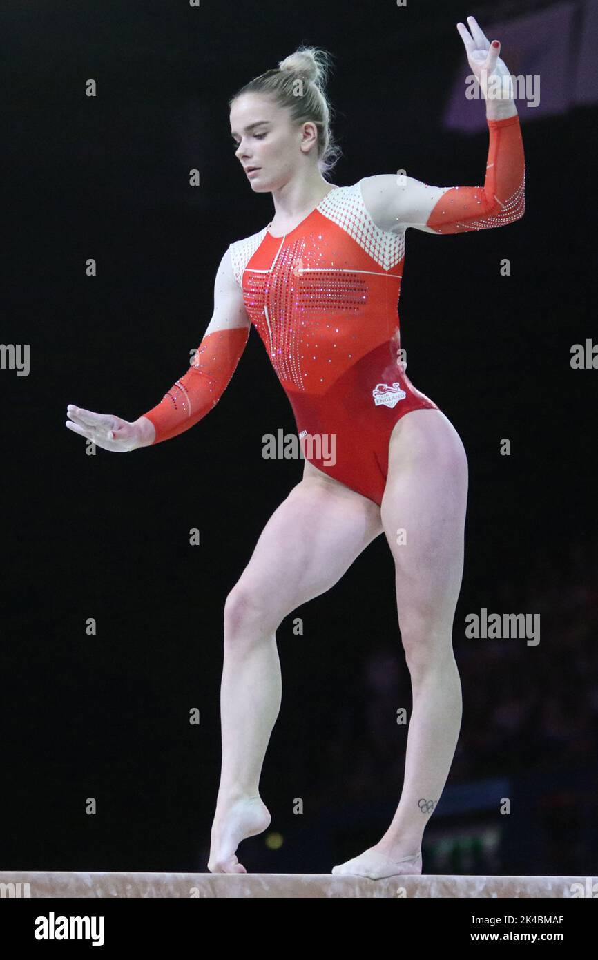 Alice KINSELLA aus England im Women's Balance Beam Finale bei den