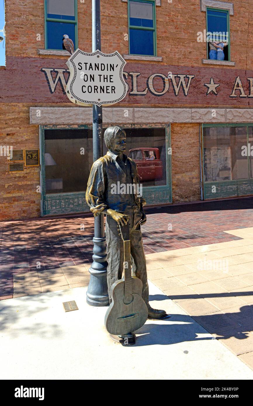 Statue von Glenn Frey Standin' on the Corner in Winslow, Arizona Stockfoto