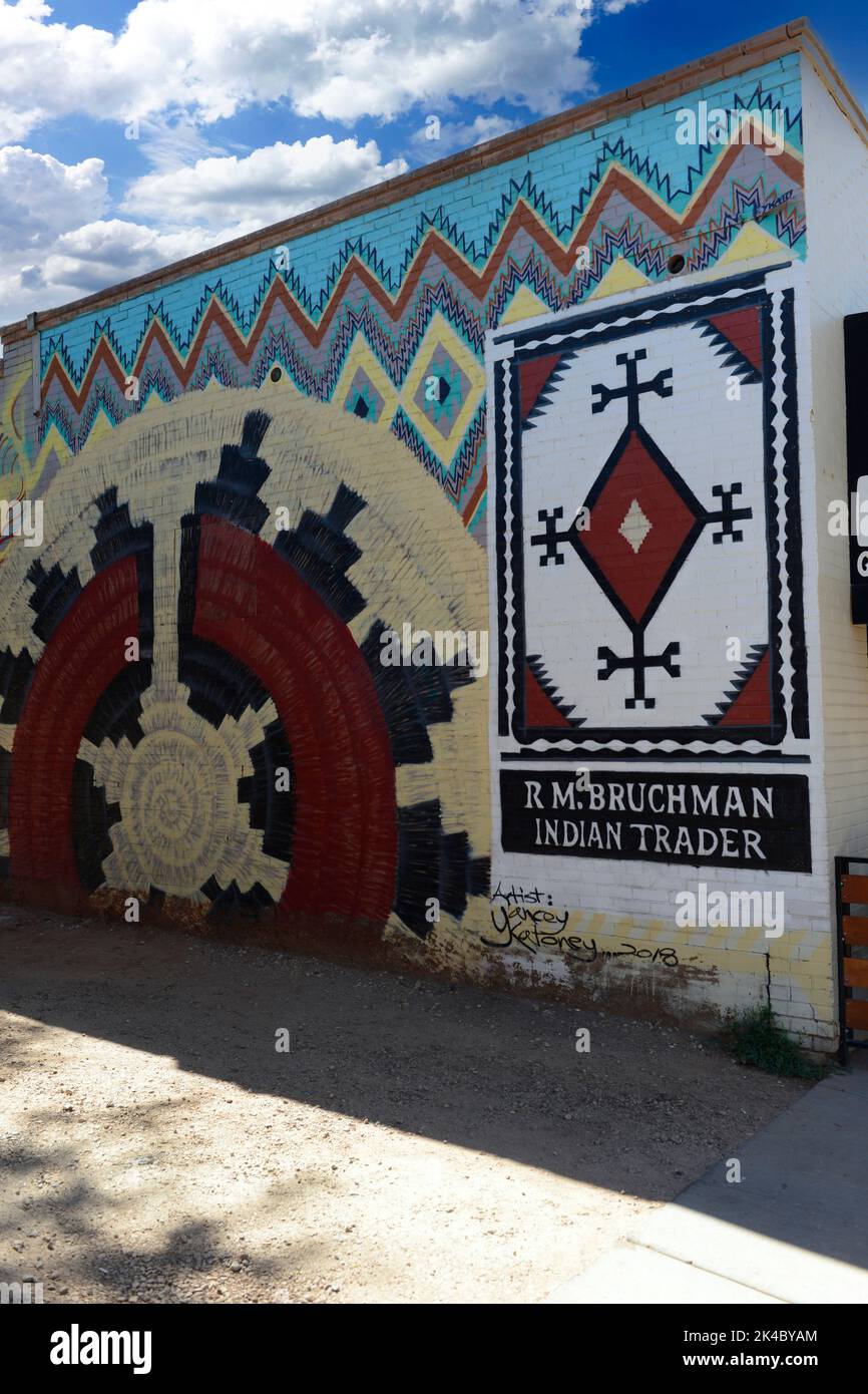 Wandkunst an den Wänden des Indian Trader Stores in Winslow, Arizona Stockfoto