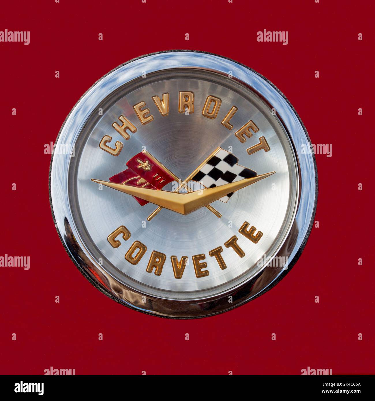 Brisbane, Australien – 01. Oktober 2022: Chevrolet Corvette Emblem Zierteile 1958-1961. Die Corvette ist ein Sportwagen von Chevrolet, einem Divi Stockfoto