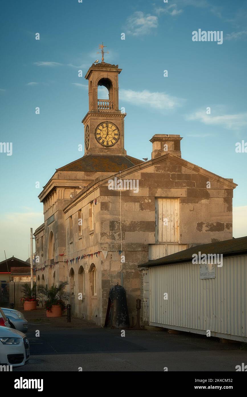 Das Uhrenhaus im königlichen Hafen von Ramsgate beherbergt derzeit das Schifffahrtsmuseum Stockfoto