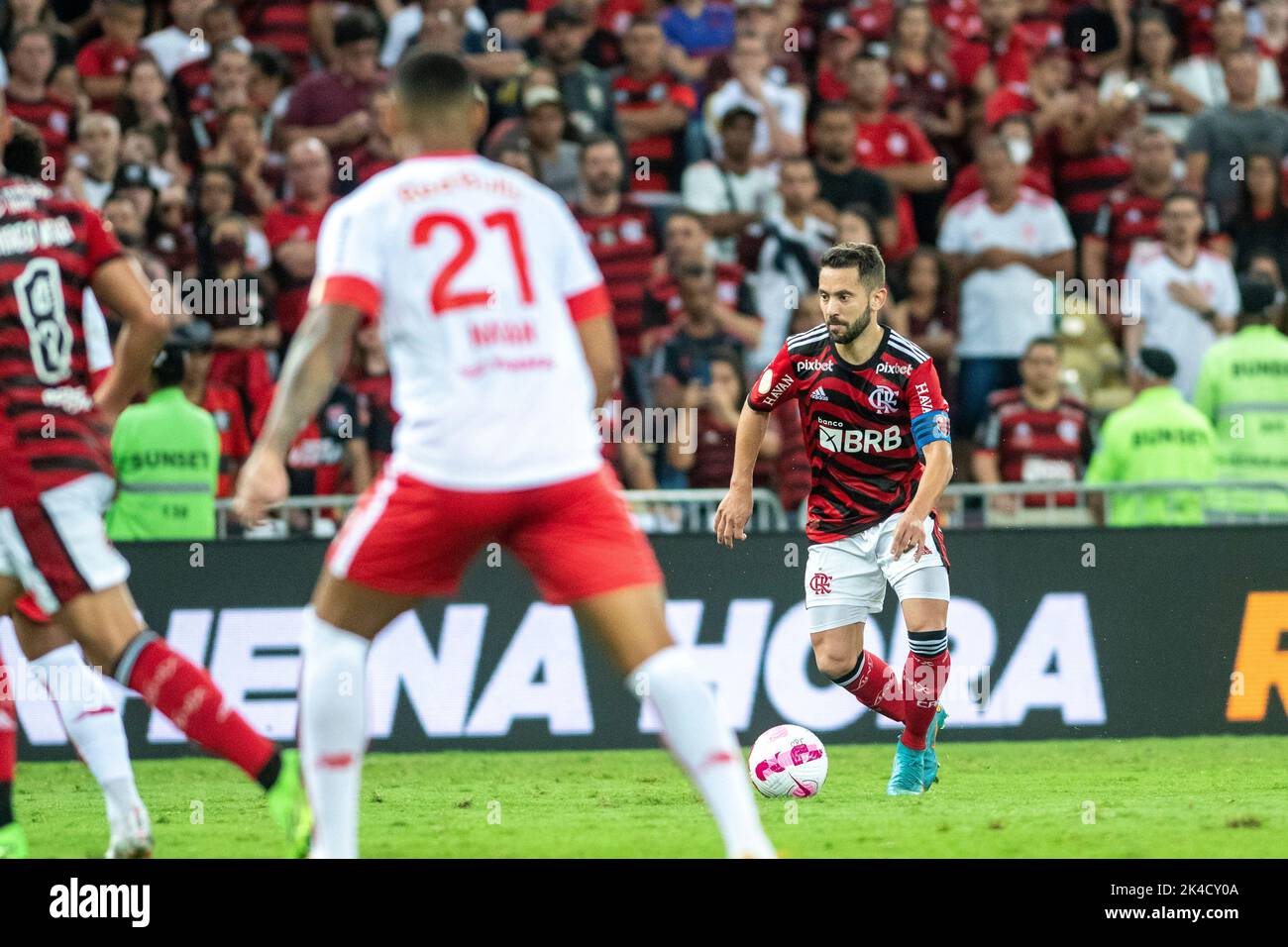 Rio, Brasilien - 01. Oktober 2022 - Everton Ribeiro Spieler im Spiel zwischen Flamengo und Bragantino bei der Brasilianischen Meisterschaft 29 in Maracana Stad Stockfoto