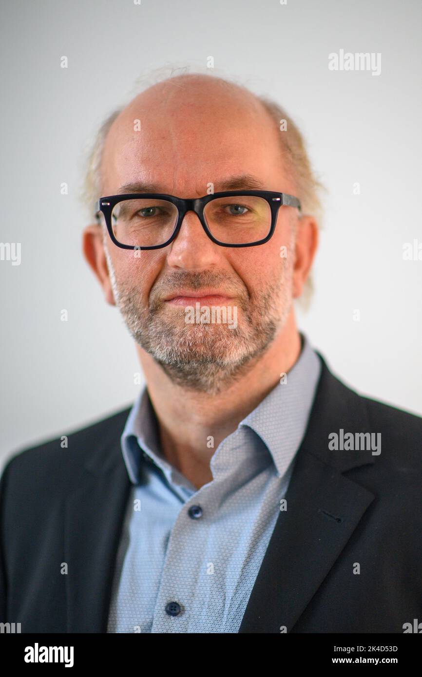 Magdeburg, Deutschland. 27. September 2022. Christian Reineke, Geschäftsführer des Landesverbandes der Musikschulen Sachsen-Anhalt. (An dpa: 'Lange Wartelisten für Musikunterricht in Sachsen-Anhalt') Quelle: Klaus-Dietmar Gabbert/dpa/Alamy Live News Stockfoto