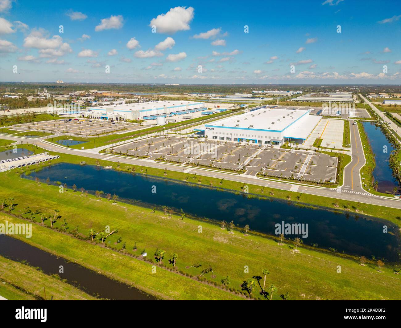 Fort Myers, FL, USA - 1. Oktober 2022: Luftaufnahme des Amazon-Vertriebszentrums Fort Myers FL Stockfoto