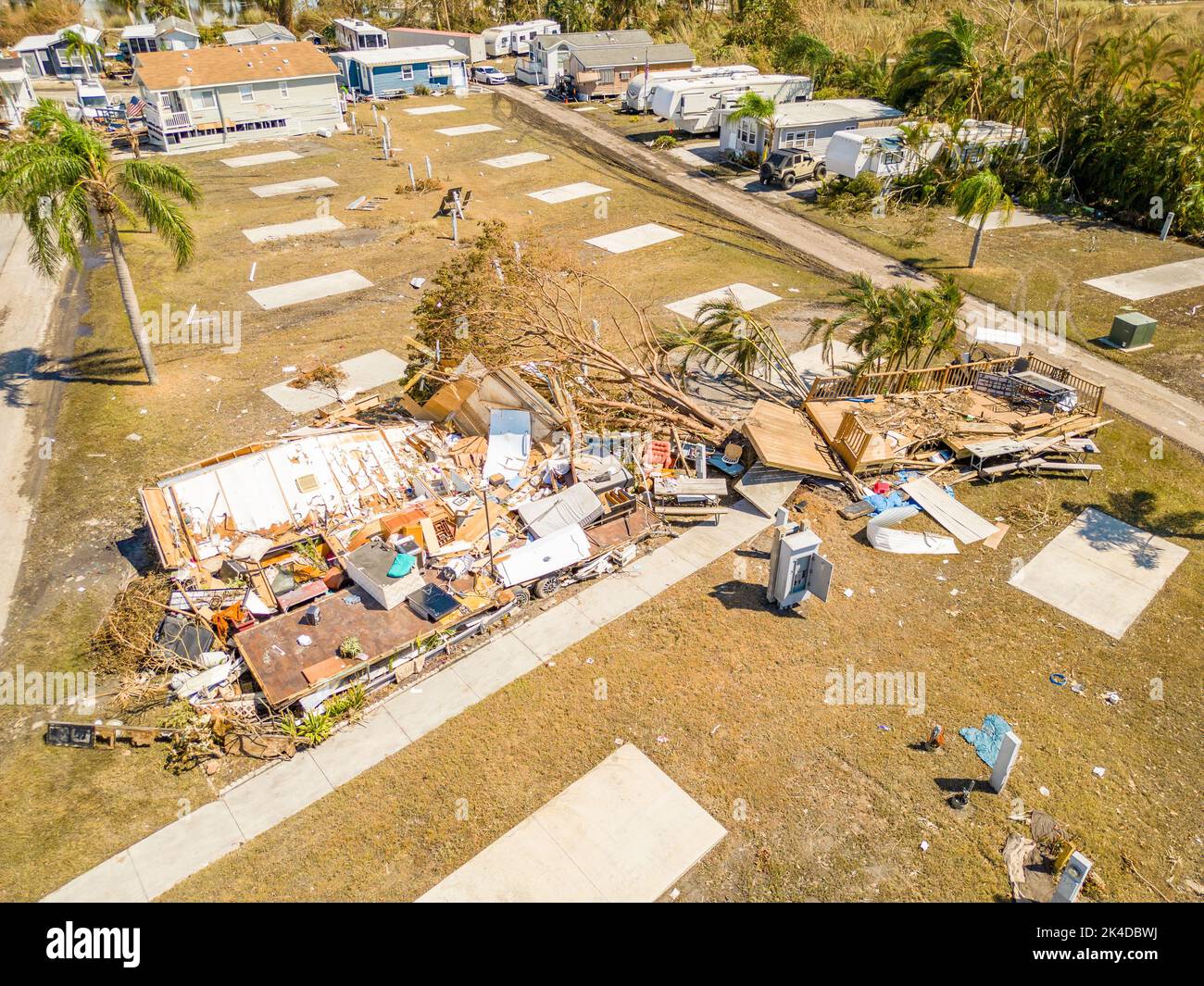 Luftdrohnenfoto von Wohnmobilparks in Fort Myers, FL, die durch den unheimlichen Ian Schaden erlitten haben Stockfoto