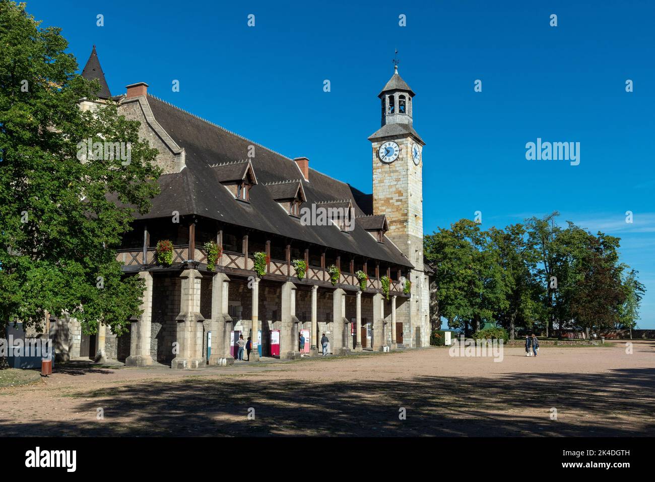 Montlucon. Die Burg der Herzöge von Bourbon ist eine ehemalige befestigte Burg aus dem XIIIᵉ Jahrhundert. Allier-Abteilung. Auvergne Rhone Alpes. Frankreich Stockfoto