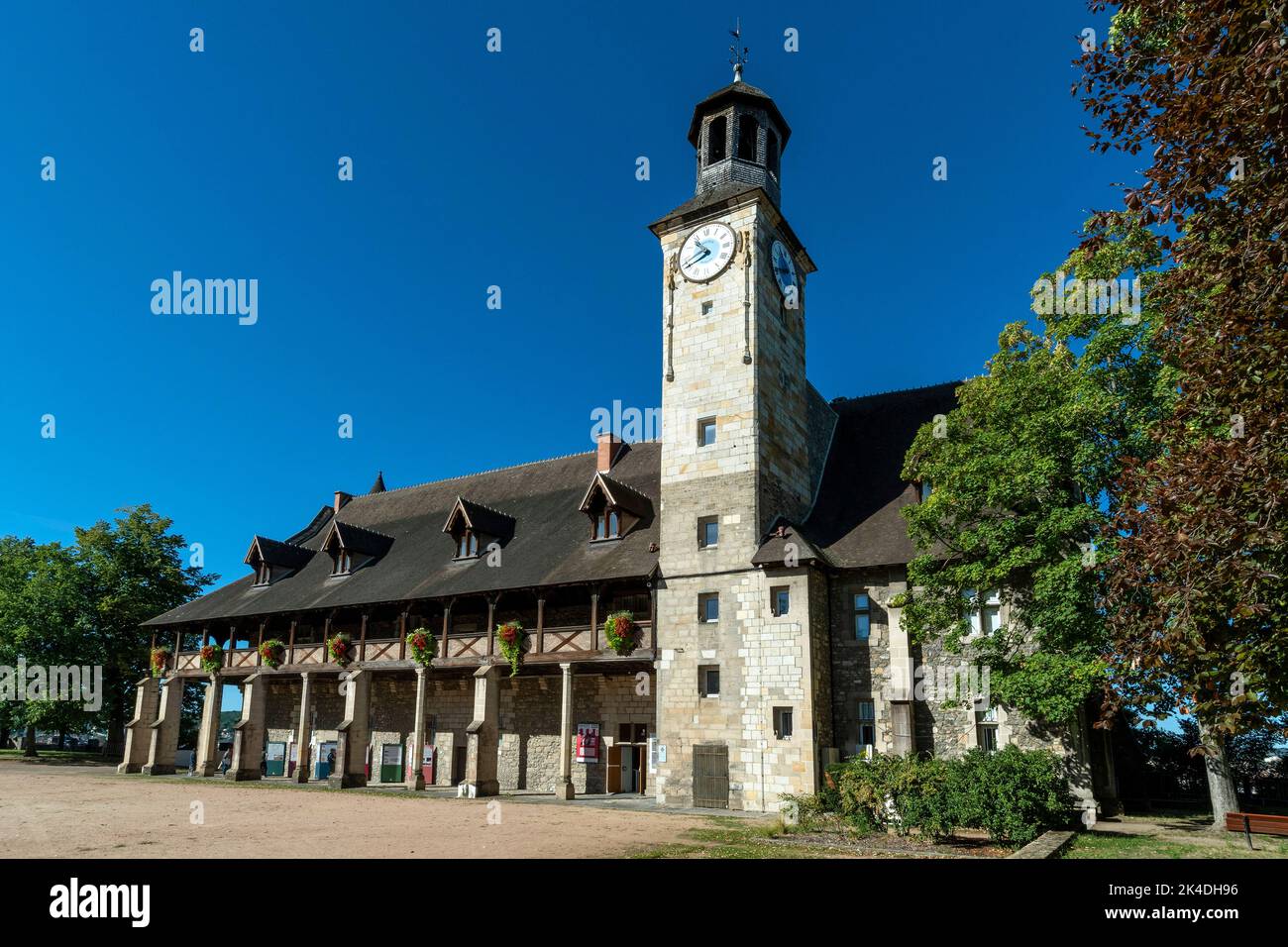 Montlucon. Die Burg der Herzöge von Bourbon ist eine ehemalige befestigte Burg aus dem XIIIᵉ Jahrhundert. Allier-Abteilung. Auvergne Rhone Alpes. Frankreich Stockfoto