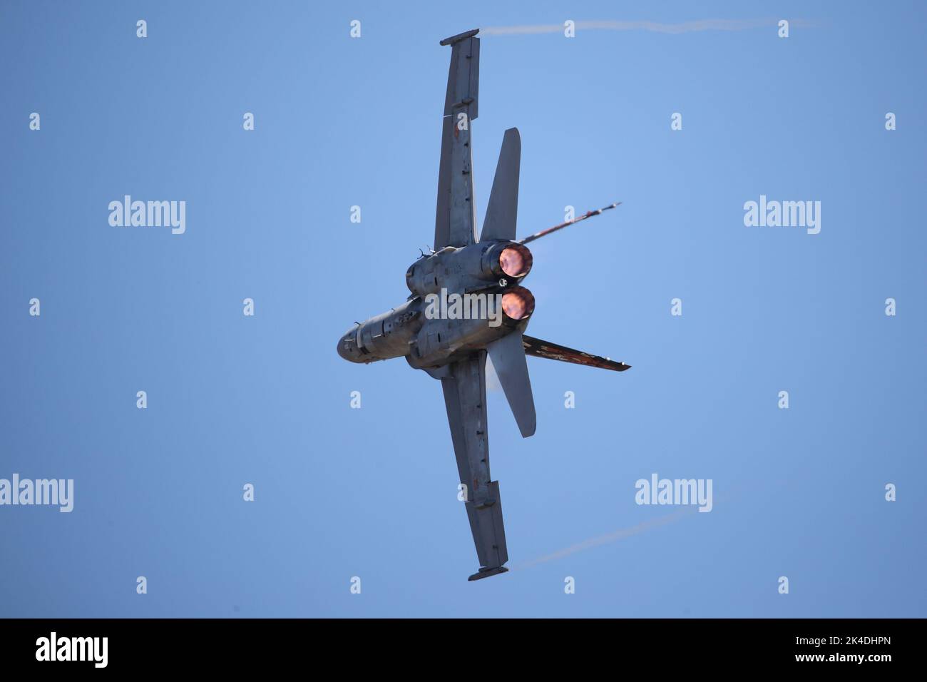 Fairford, Großbritannien. 16.. Juli 2022. Militärflugzeuge aus der ganzen Welt werden für das RIAT Royal International Air Tattoo ausgestellt. Ein McDonnell Douglas EF-18M Hornet der spanischen Luftwaffe. Stockfoto