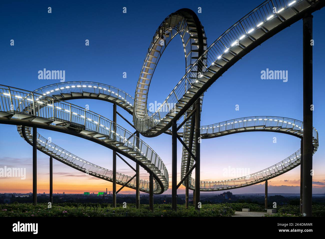 DUISBURG, 12. JUNI 2022: Tiger und Schildkröte, Wahrzeichen der Metropole Ruhr am 12. Juni 2022 in Duisburg, Deutschland Stockfoto