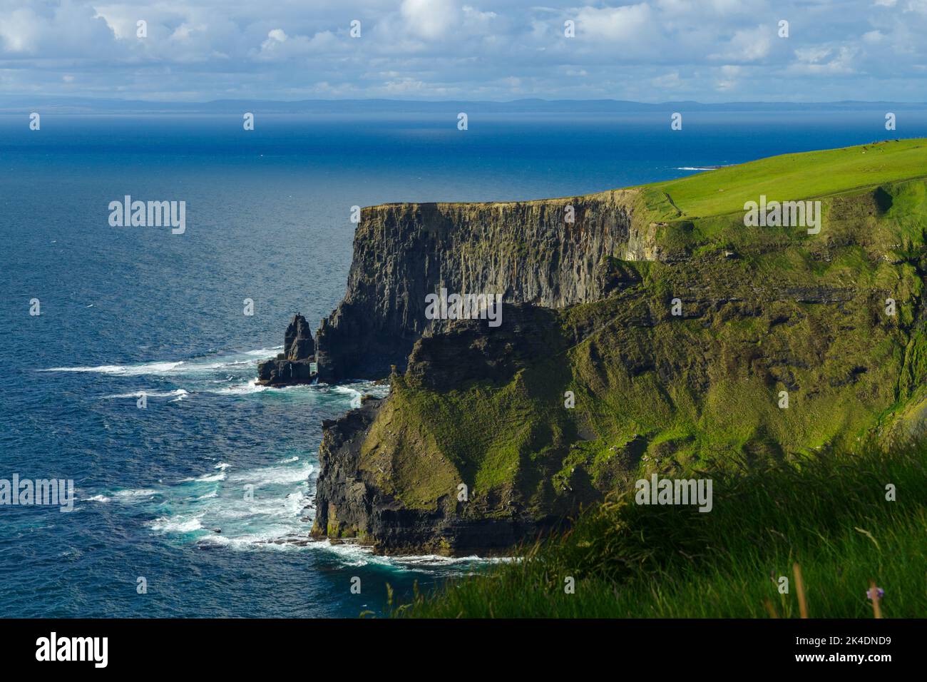 Malerische Aussicht auf die felsigen Klippen von Moher an der Westküste Irlands Stockfoto