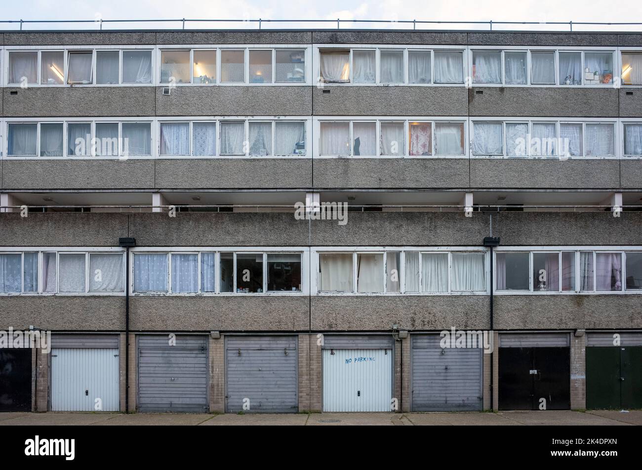 Taplow House auf dem Aylesbury Estate, einem südLondoner Wohngebiet in Southwark, wird derzeit sanentwickelt. Stockfoto