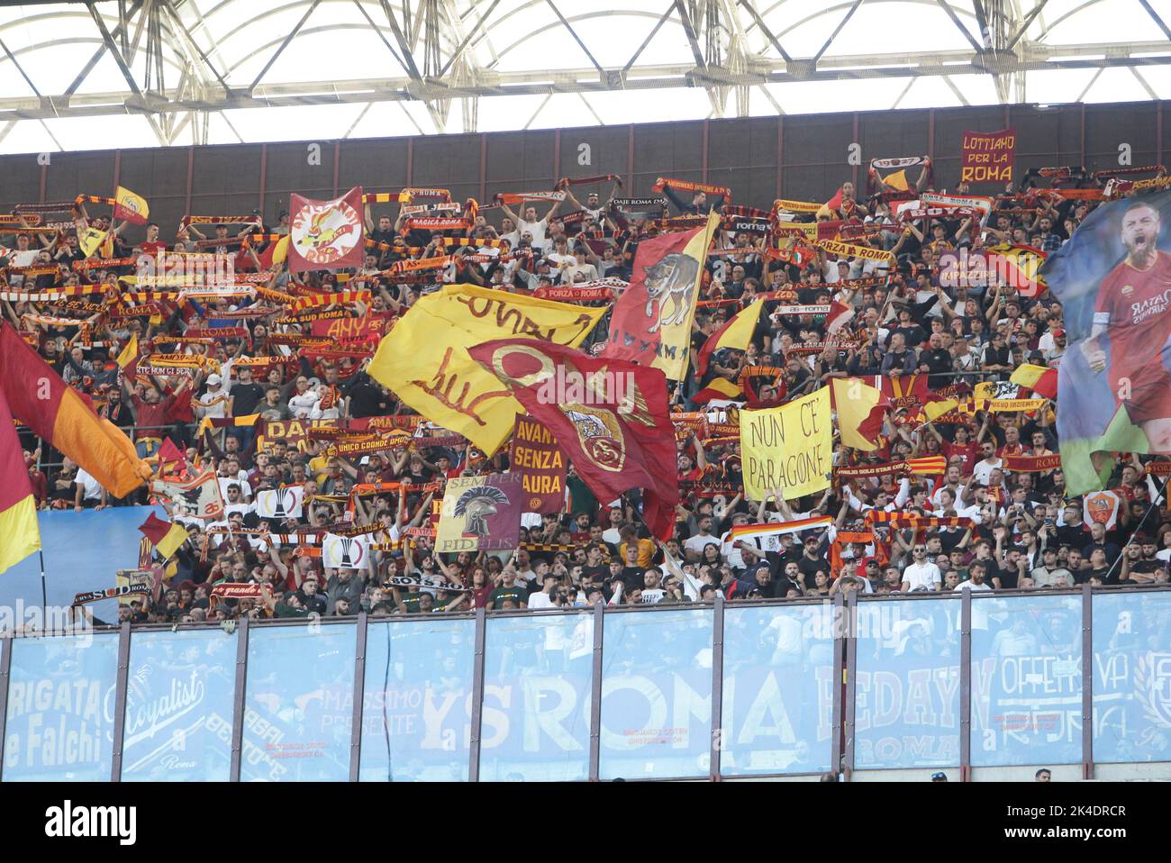 Mailand Oktober 1 2022 G. Meazza Stadium Serie A Tim 2022/23 FC Inter as Roma auf dem Foto - Roma Unterstützer in Mailand Kredit: Christian Santi/Alamy Live News Stockfoto