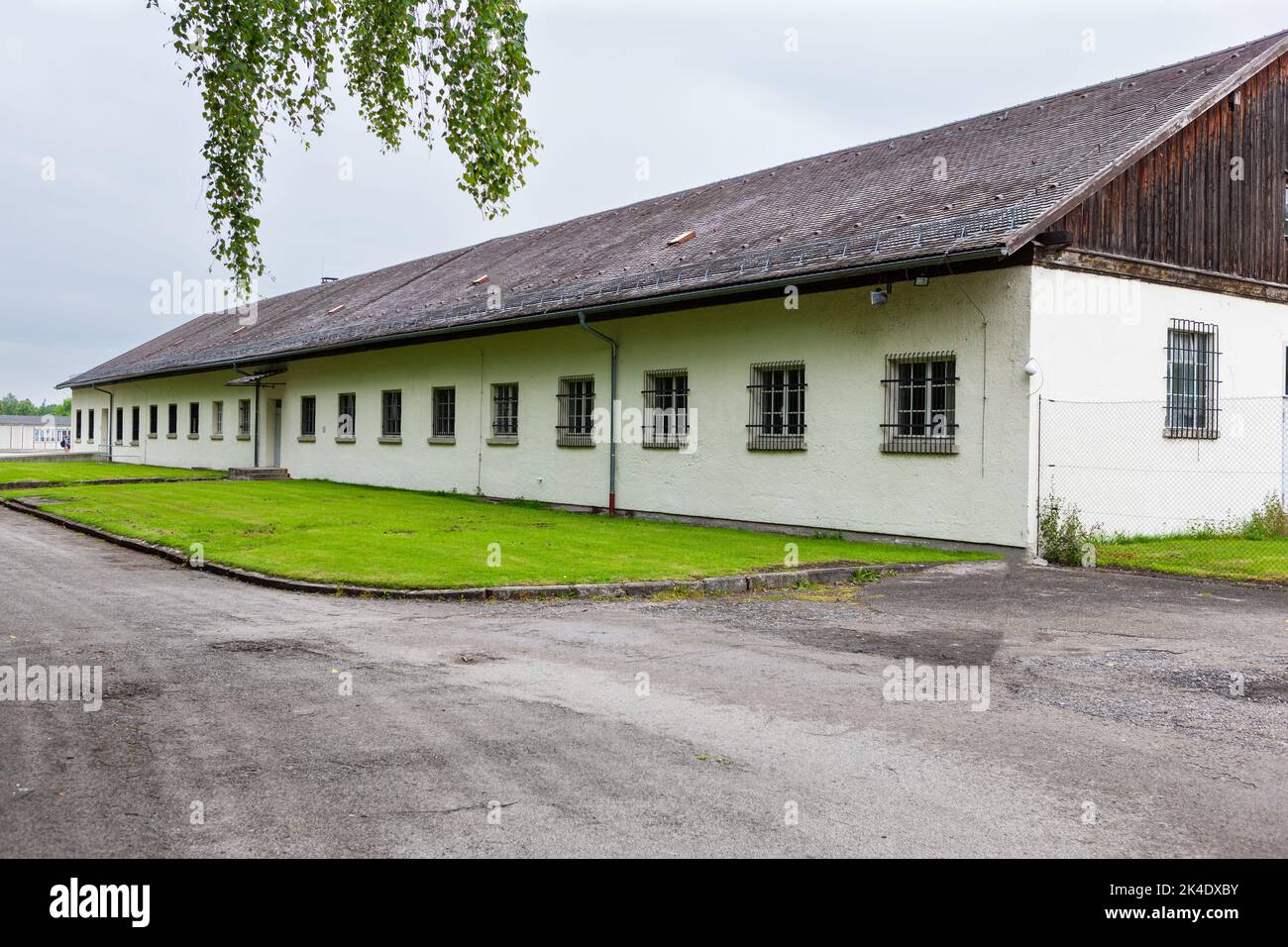 Dachau, Deutschland - 4. Juli 2011 : Gedenkstätte Konzentrationslager Dachau. Nazi-Konzentrationslager von 1933 bis 1945. Zentrales Verwaltungsgebäude w Stockfoto