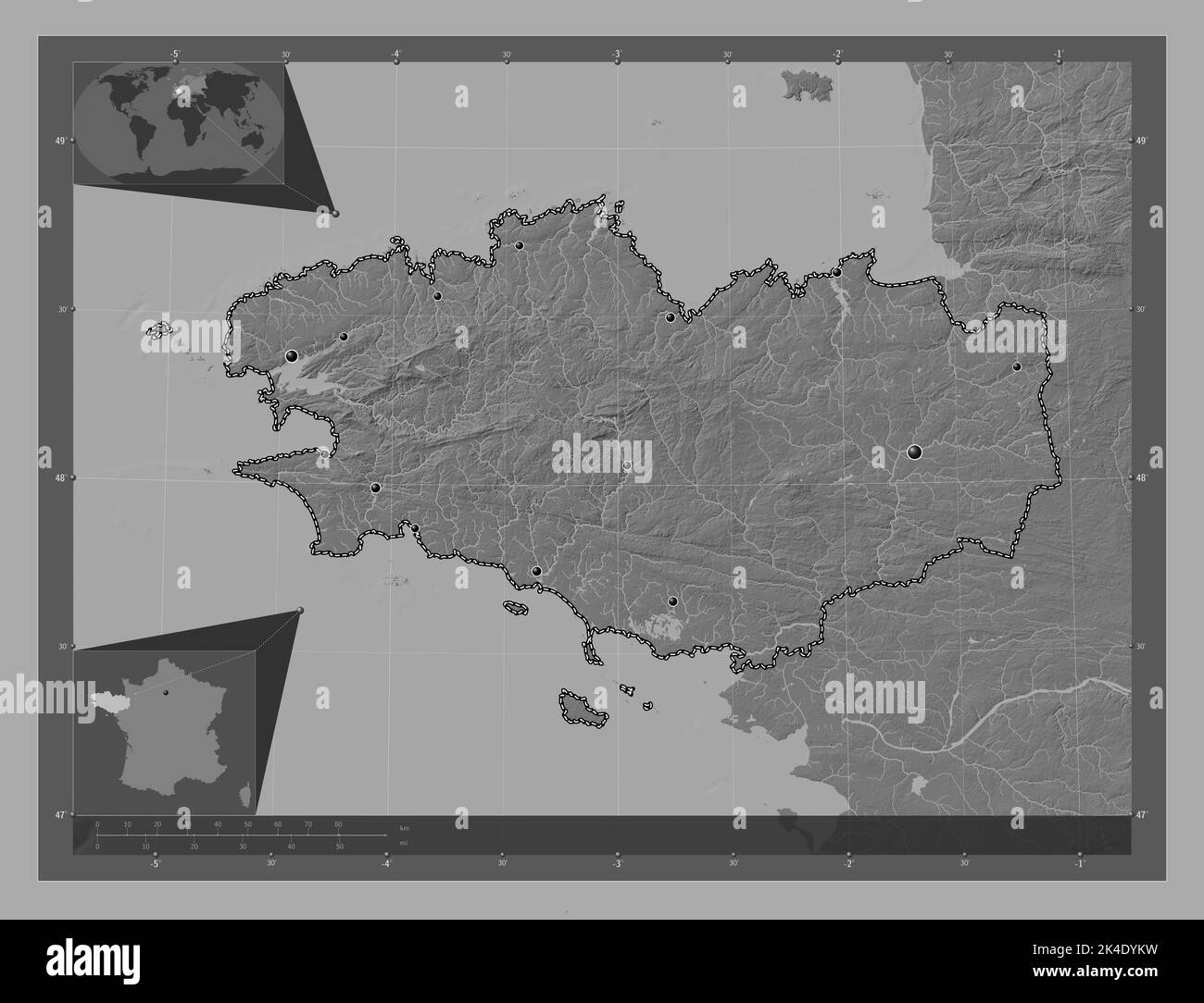 Bretagne, Region Frankreich. Bilevel-Höhenkarte mit Seen und Flüssen. Standorte der wichtigsten Städte der Region. Karten für zusätzliche Eckposition Stockfoto