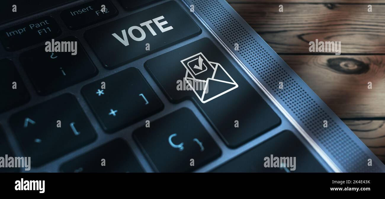 Banner der Laptop-Tastatur mit „Vote“-Taste für elektronische Umfrage. Politisches Konzept. Internet-Voting. Stockfoto