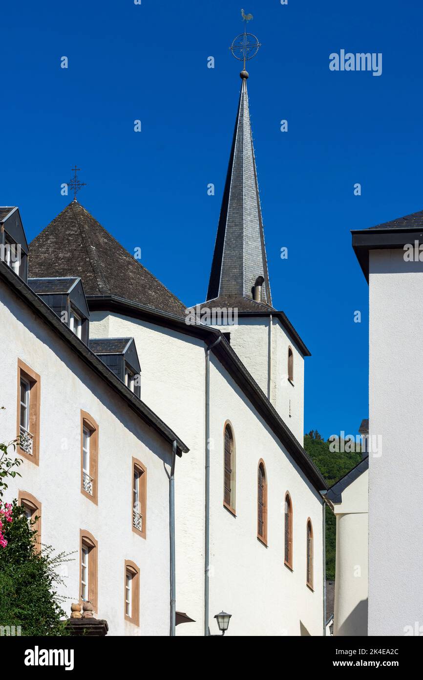 Esch-sur-Sûre (Esch-Sauer): kirche Esch-sur-sure in , Luxemburg Stockfoto