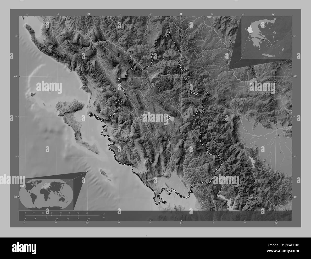 Epirus, dezentrale Verwaltung Griechenlands. Höhenkarte in Graustufen mit Seen und Flüssen. Karten für zusätzliche Eckposition Stockfoto