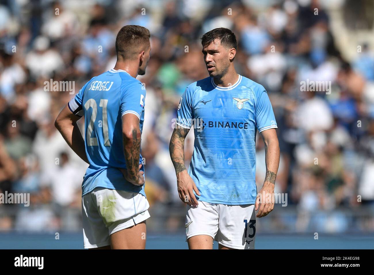 Roma, Italien. 02. Oktober 2022. Sergej Milinkovic Savic von der SS Lazio und Alessio Romagnoli von der SS Lazio während des Fußballspiels der Serie A zwischen der SS Lazio und Spezia Calcio im Olimpico-Stadion in Rom (Italien), 2.. Oktober 2022. Foto Antonietta Baldassarre/Insidefoto Kredit: Insidefoto di andrea staccioli/Alamy Live News Stockfoto