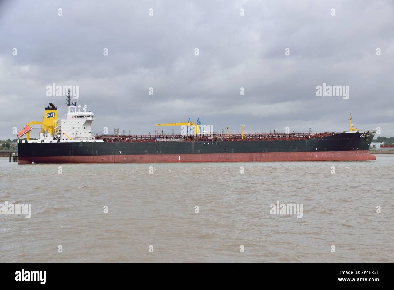 Der Tanker SEACOD von Oil Products wurde am Grays Terminal Jetty auf der Themse im Hafen von London entladen Stockfoto