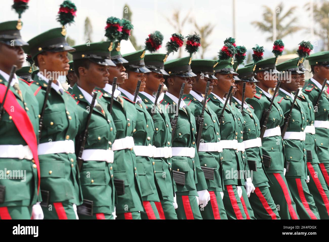 Abuja, Nigeria. Oktober 1. 2022. Nigrische Soldaten treten während des 62.. Jahrestages des nigrischen Unabhängigkeitstages auf. Stockfoto