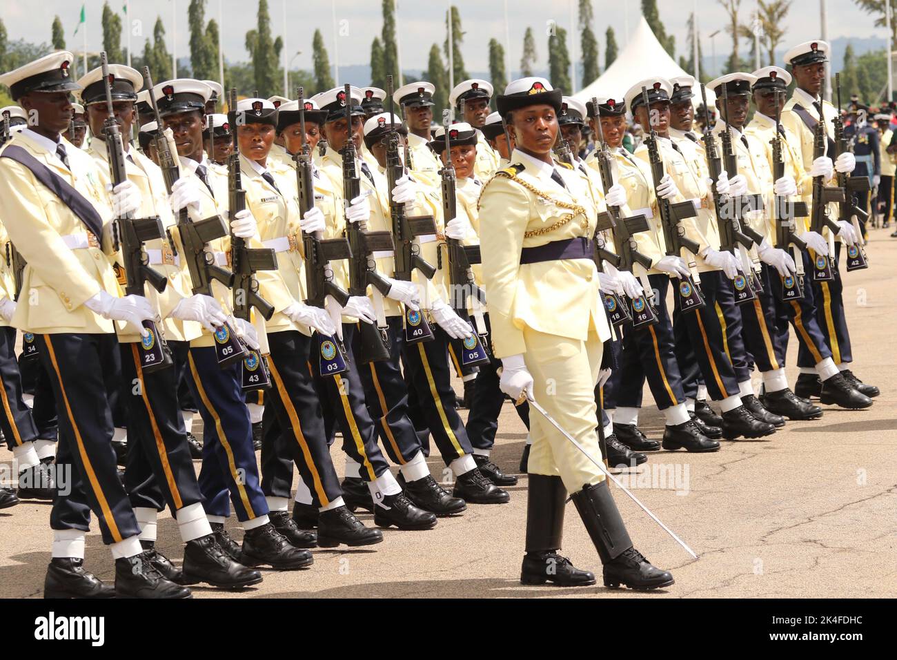 Abuja, Nigeria. Oktober 1. 2022. Die nigrische Marine marschiert während des 62.-jährigen Jubiläums zum nigrischen Unabhängigkeitstag. Stockfoto