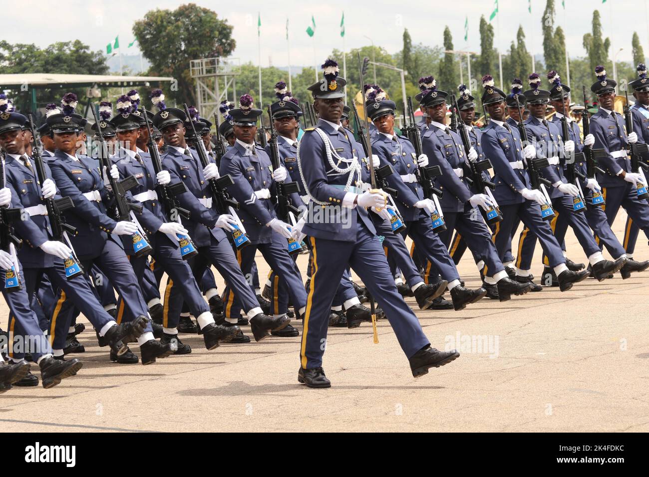 Abuja, Nigeria. Oktober 1. 2022. Die nigrische Luftwaffe marschieren während des 62.-jährigen Jubiläums zum nigrischen Unabhängigkeitstag. Stockfoto